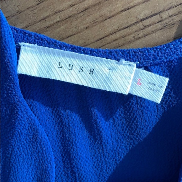 Lush blue scalloped tank top - Picture 5 of 9